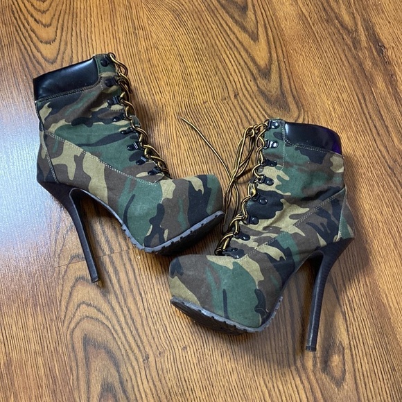 Shoes - 🌷 Camouflage 🌷 Camo Lace Up Stiletto Boots